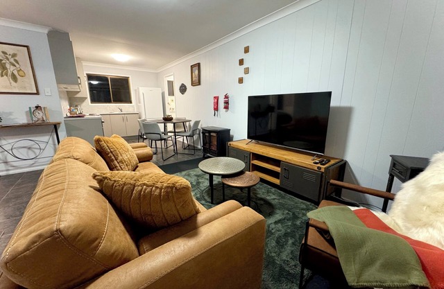 Country Style Comfort in Stanthorpe | Close to everything | Newly renovated