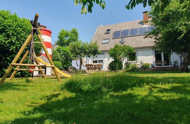 Country-style vacation home on the banks of the river Medem for up to 9 people.