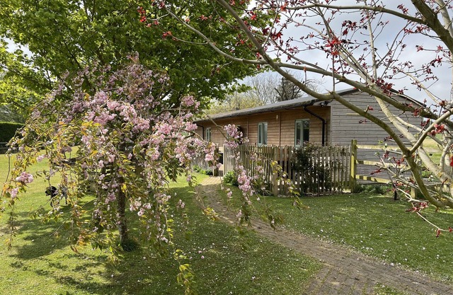 Countryside Cottage with Views Across Fields