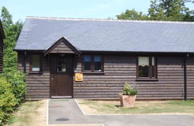 Countryside Cottage near the Award-Winning Village of Woodchurch