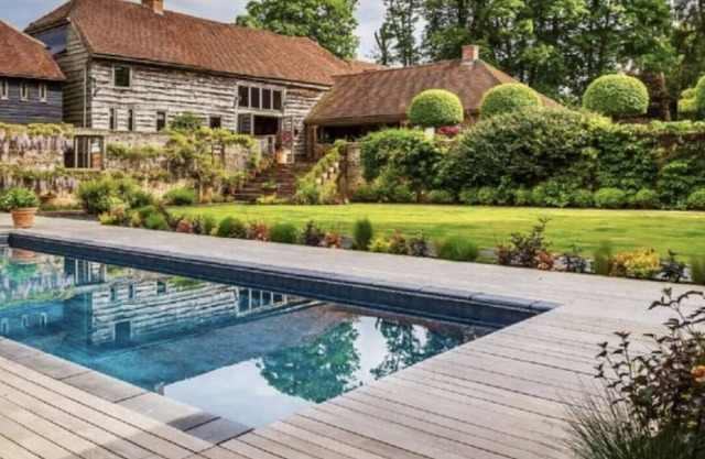 countryside Luxury Barns & Spa estate Pool Sauna gym in Surrey 1 hour to London