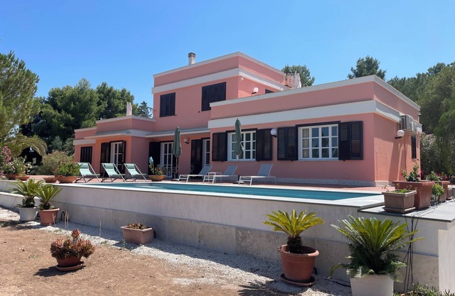 Countryside Private Villa with pool + View of Trani & sea
