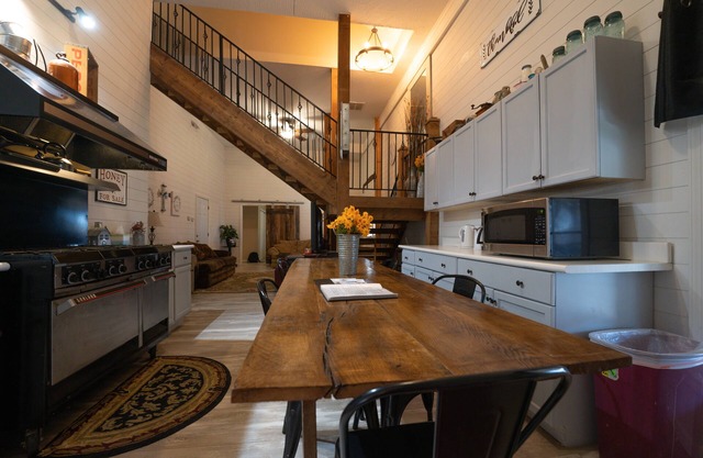 County Retreat in the woods , overlooking beautiful woods and stream n