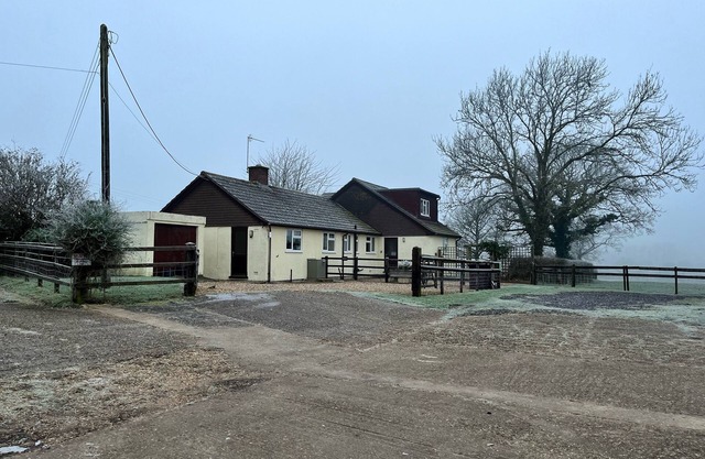 COURT HOUSE FARMHOUSE, pet friendly, with hot tub in Charmouth