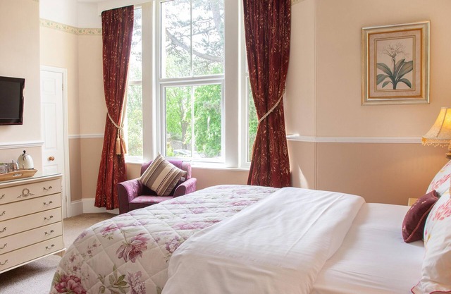 Court Prior Boutique B&B – Deluxe King + parking