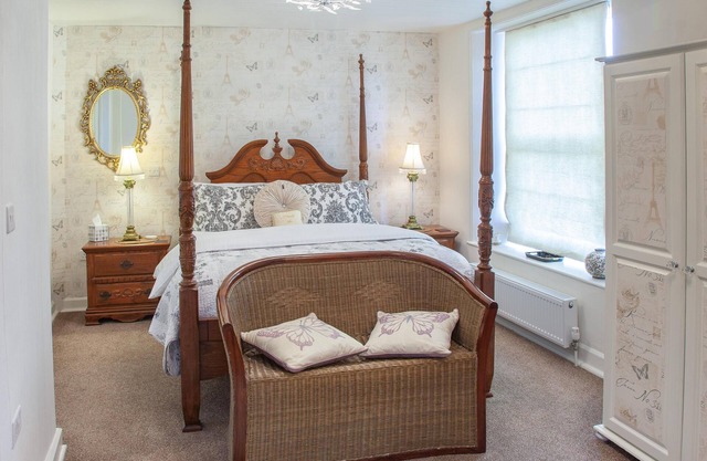 Court Prior Boutique B&B – Deluxe Suite + parking