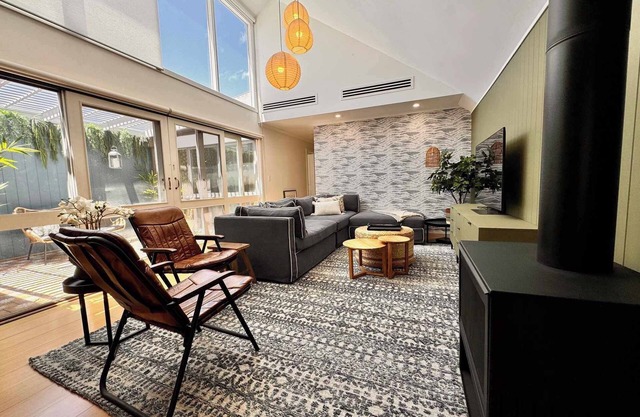 Courtyard Home In Historic Pt Adelaide Near Beach