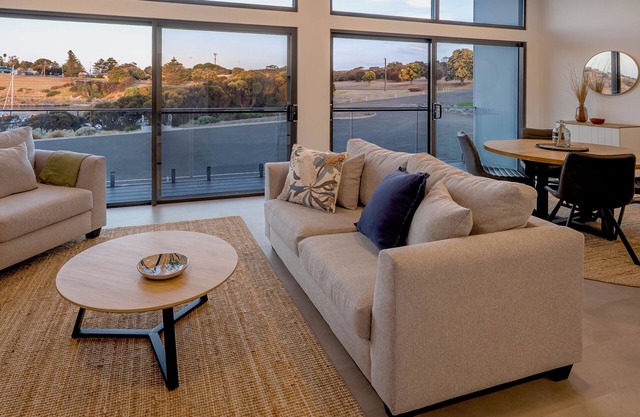 Cove Landing Marina Apartment03 - The YC Lily May