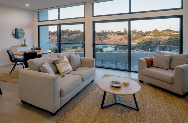 Cove Landing Marina Apartment02 - The SS James Comrie