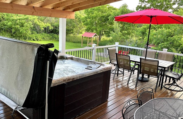 Covered Deck with Tub on 200 acres; 10 min from Ellicottville/Holiday Valley