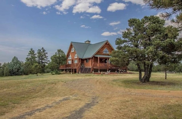 Cowboy Cabin in the Mountains - Quiet Getaway