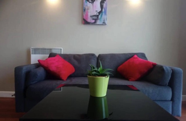 Cozy 1-Bed Flat near Sheffield Food Festival – Sleeps 5, May Dates Available