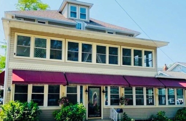 Cozy 1-bedroom condo in wonderful Lakeside Marblehead with WiFi, AC