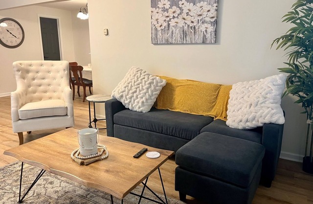 Cozy 1-bedroom apartment in pleasant Middletown with WiFi, AC