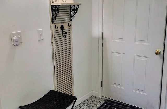Cozy 1-bedroom apartment in safe Carthage neighborhood with WiFi