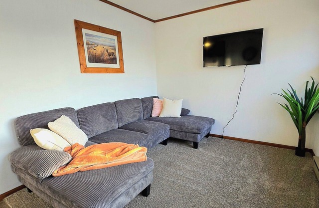 Cozy 1-bedroom apartment in wonderful Britt with WiFi, A/C
