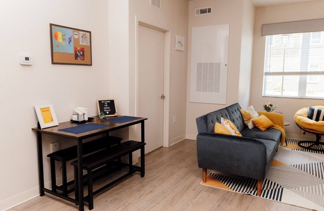 Cozy 1-bedroom Coffee House: Central to Research Triangle