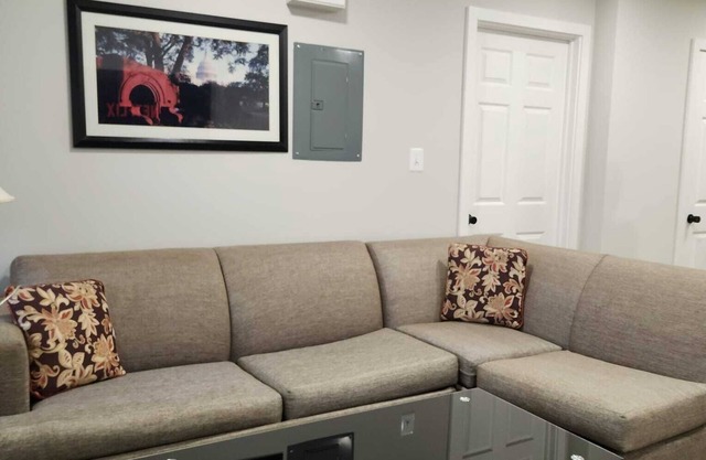Cozy 1-bedroom condo with AC, WiFi in welcoming Towson