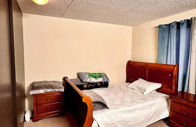 Cozy 1 Bedroom family friendly modern apartment great location