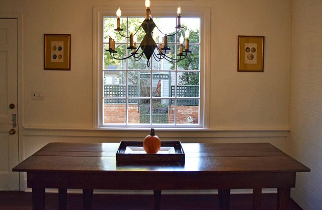 Cozy 1-bedroom house in historic Arrow Rock with WiFi, AC.