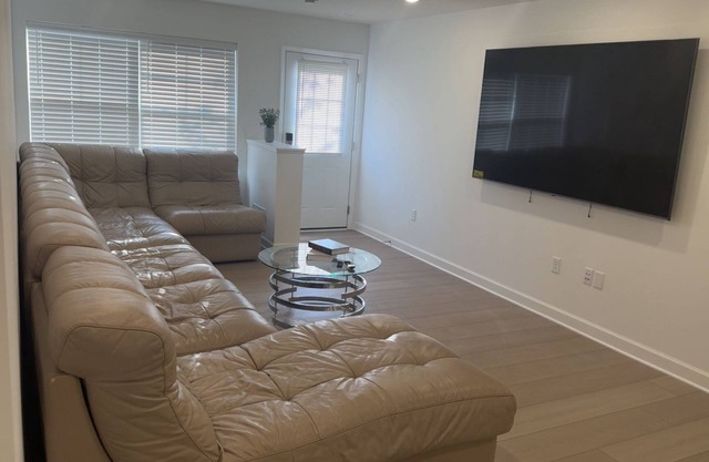 Cozy 1-bedroom in 3 bedrooms with shared bathroom.
