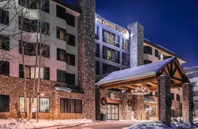 Cozy 1-bedroom ski in/out condo with hot tub/pool in awesome Mt Crested Butte