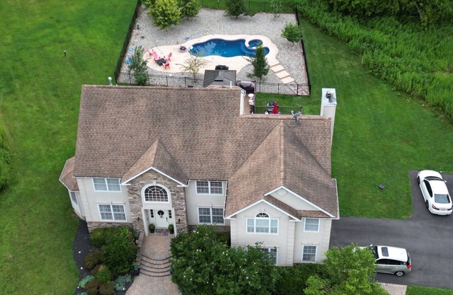 Cozy 1-bedroom suite with pool, and fitness room in a quiet neighborhood.