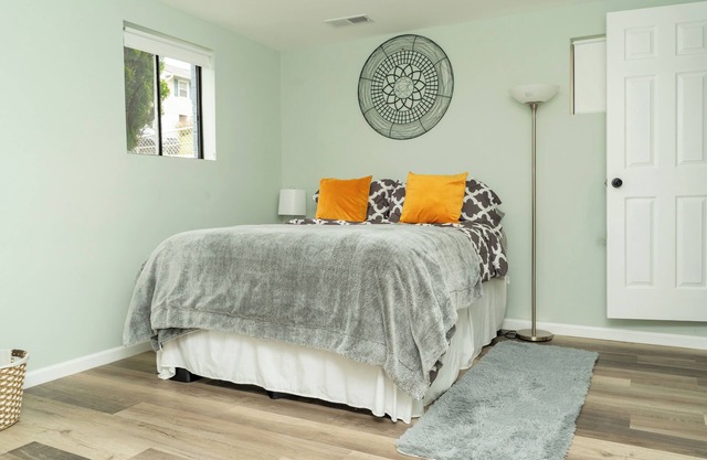 Cozy 1-bedroom apartment with WiFi, AC