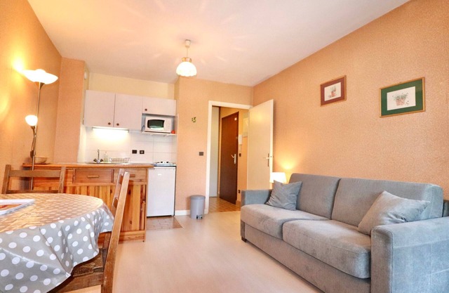 Cozy 1-BR Apt near Lake Annecy, Shops & Activities with Parking