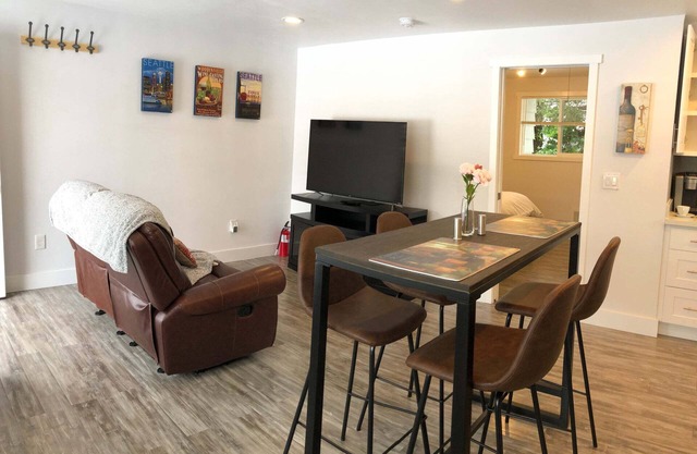 Cozy 1bd Duplex Unit - Downtown Bothell and UW Bothell
