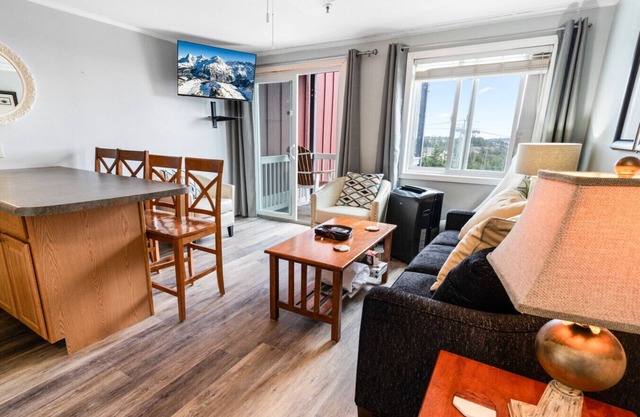 Cozy 1BR 1BA Slope View Condo Parking WiFi Near Village