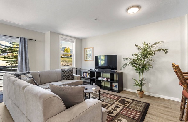Cozy 1BR getaway, walking distance to Dillon Lake!