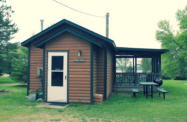 Cozy 1BR Lakefront Cabin w/Private Launch & Dock