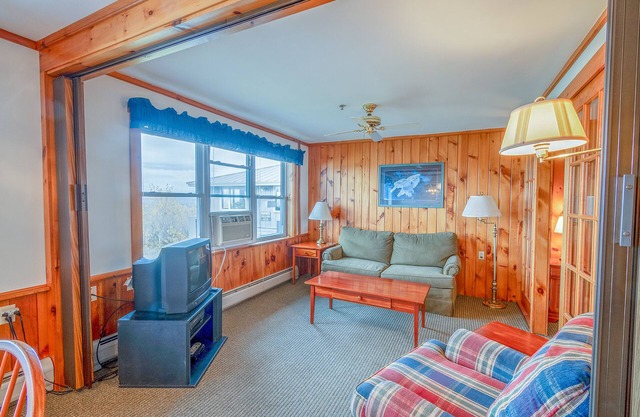 Cozy 1BR Lodge – Fall & Winter Retreat in Jackman