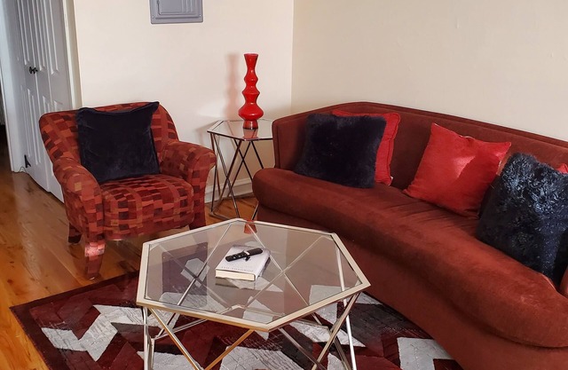 Cozy 2 Bedroom Apartment