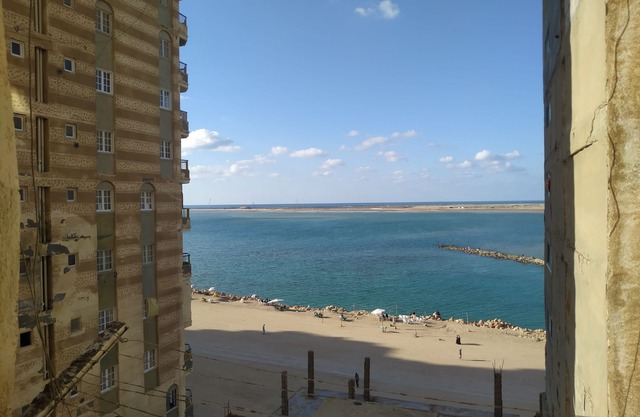 Cozy 2-bedroom apartment in enjoyable Alexandria with WiFi al 3afaf