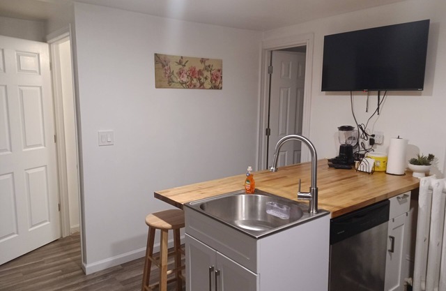 Cozy 2 bedroom apartment in Pottsville, PA by Route 61 near Locust Lake