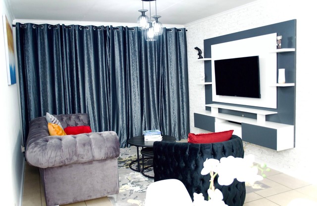 Cozy 2 Bedroom Apartment