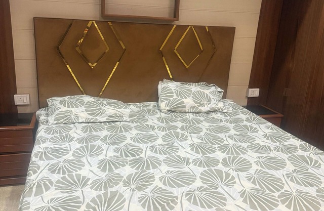 Cozy 2-bedroom apartment with AC, WiFi in charming Ghaziabad