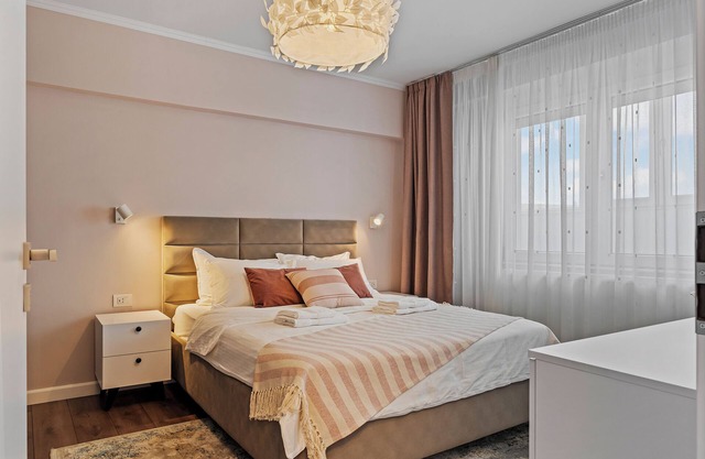 Cozy 2 Bedroom apartment - 2 Bathrooms - Parking