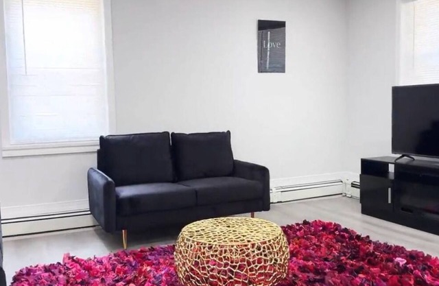 Cozy 2-bedroom apartment in fantastic Baltimore with AC, WiFi