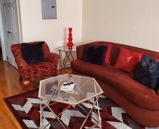 Cozy 2-bedroom Apartment
