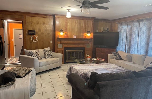 Cozy 2 bedroom apt on Bateman lake.Getaway to the peace and quiet in the country