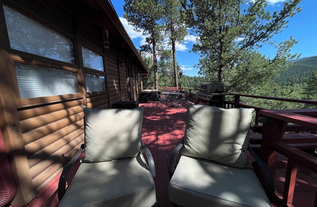 Cozy 2-bedroom cabin in tranquil Rye with WiFi