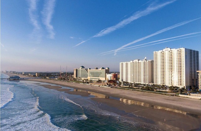 Cozy 2-Bedroom Deluxe Suite in Beautiful Daytona Beach!