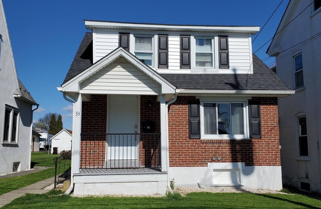 Cozy 2-Bedroom Downtown Boyertown Home