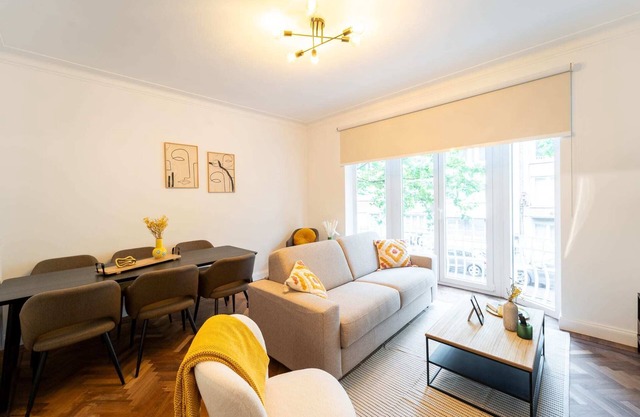 Cozy 2-Bedroom Flat in Antwerp