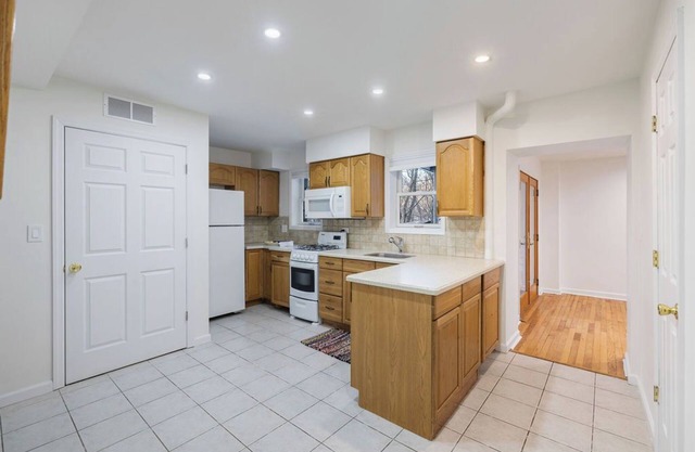 Cozy 2-Bedroom Getaway in Stony Poin
