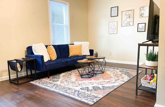 * Cozy 2 bedroom home with 2 TV’s *