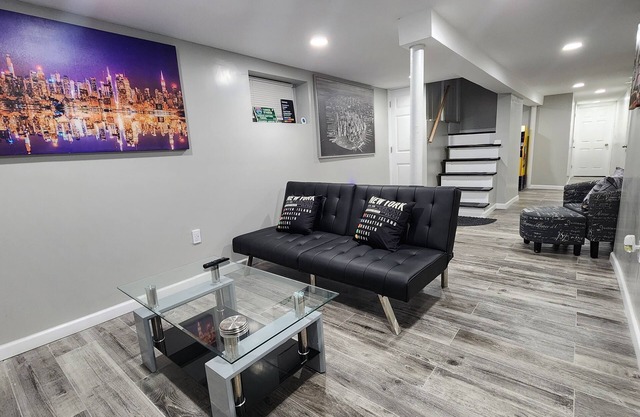 Cozy 2 Bedroom Luxury Basement Near Airport-NYC -Dream Mall -Prudential Centern